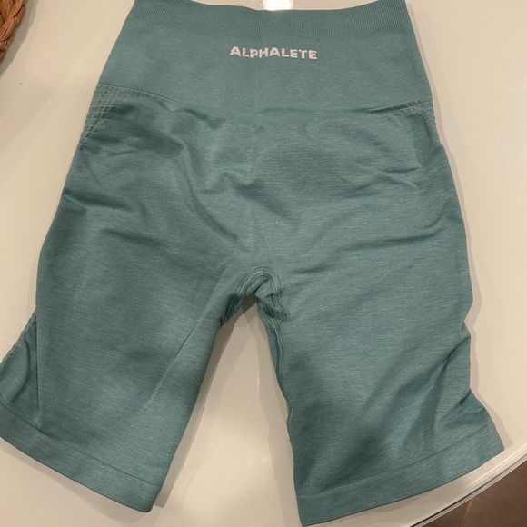 Alphalete biker shorts - Picture 1 of 3